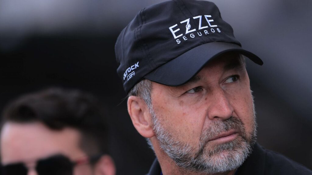 Augusto Melo é avisado e Corinthians deve perder volante para o United: “Eu faria”