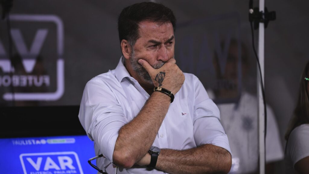 “Insatisfação”; Demissão no Corinthians pode acontecer após pressão dos Conselheiros de Augusto Melo