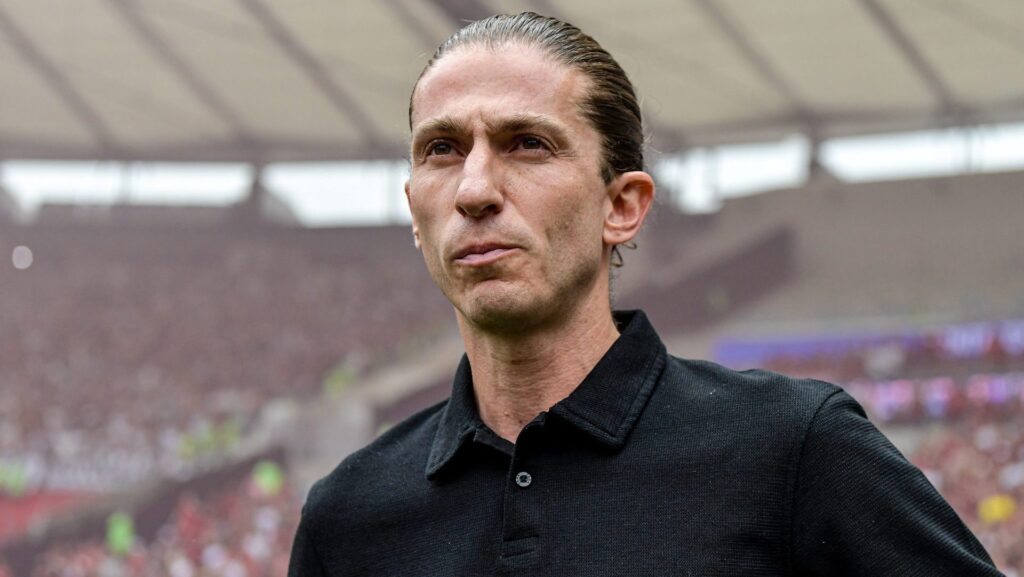 Filipe Luís elogia gramado do Corinthians ao comentar sobre a polêmica entre grama sintética x natural: “O melhor”