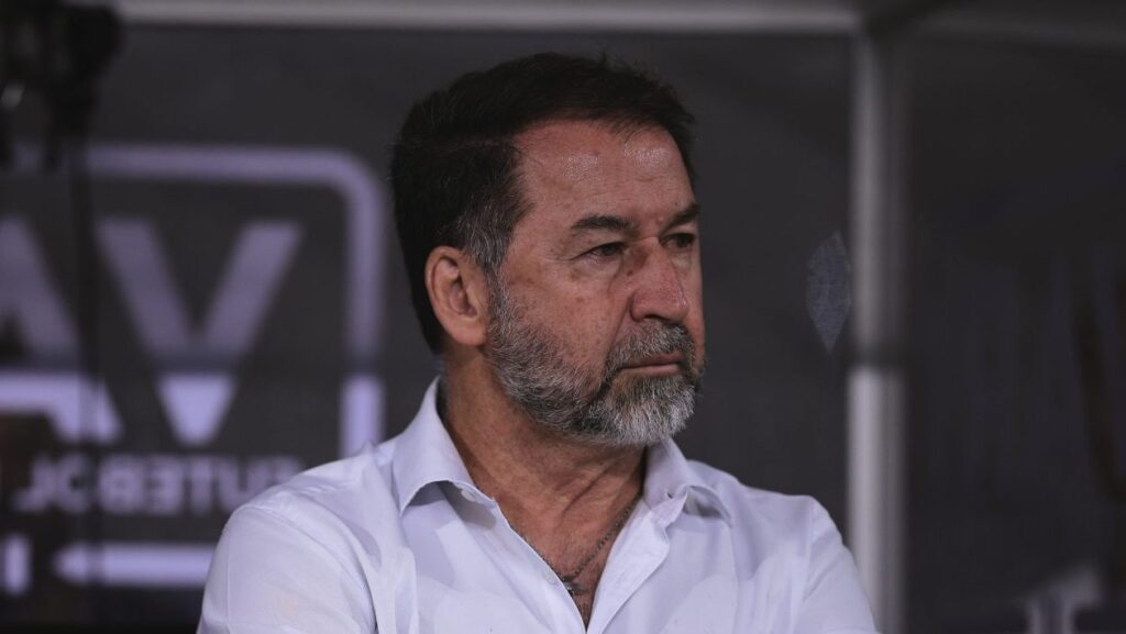 Rival do Corinthians liga para Augusto Melo e faz pedido para jogar na Neo Química Arena: “Ainda avalia”