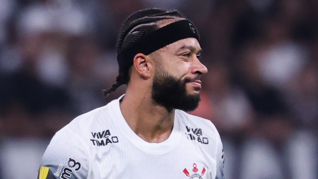 Torcida se ‘irrita’ após atitude do Corinthians envolvendo Memphis Depay: “Desnecessário”