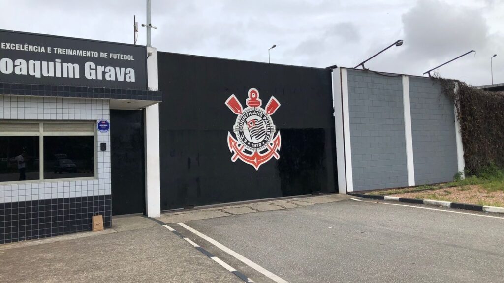 Elenco do Corinthians ‘recebe’ visita inusitada no CT Joaquim Grava – SouTimão.com.br