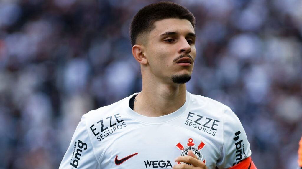 Léo Maná é reprovado e Corinthians decide assinar com outro lateral: “Tem interesse”